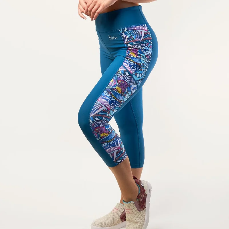 Enchanted Grayling Pocket Capri Leggings