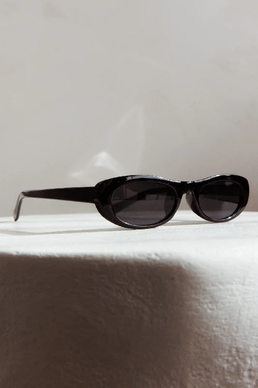 Live Loud Oval Sunglasses Black