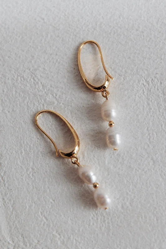 Joslly Drop Pearl Earrings Gold