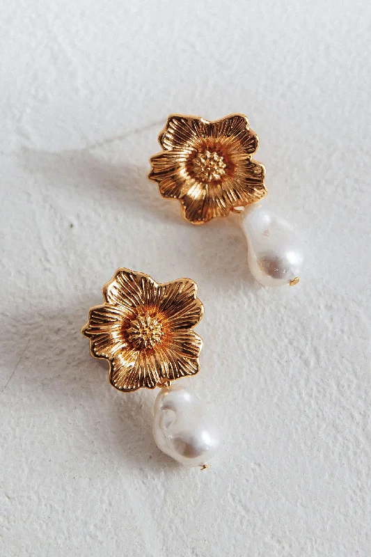 Camryn Drop Pearl Earrings Gold